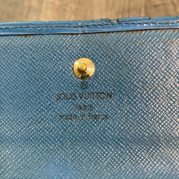 LOUIS VUITTON Epi Blue Leather Key Holder - Picture 5 of 5